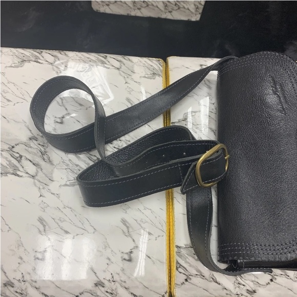 LORIANO TOLIANI Black Hand Crafted Leather Messenger Bag - Picture 14 of 16